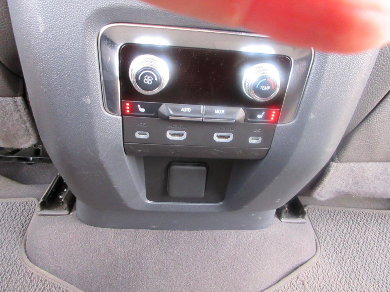 Used 2024 GMC Yukon Denali w/ Advanced Technology Package image 46