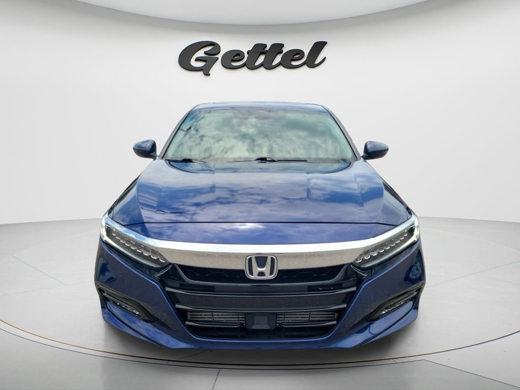 Used 2018 Honda Accord Touring image 2