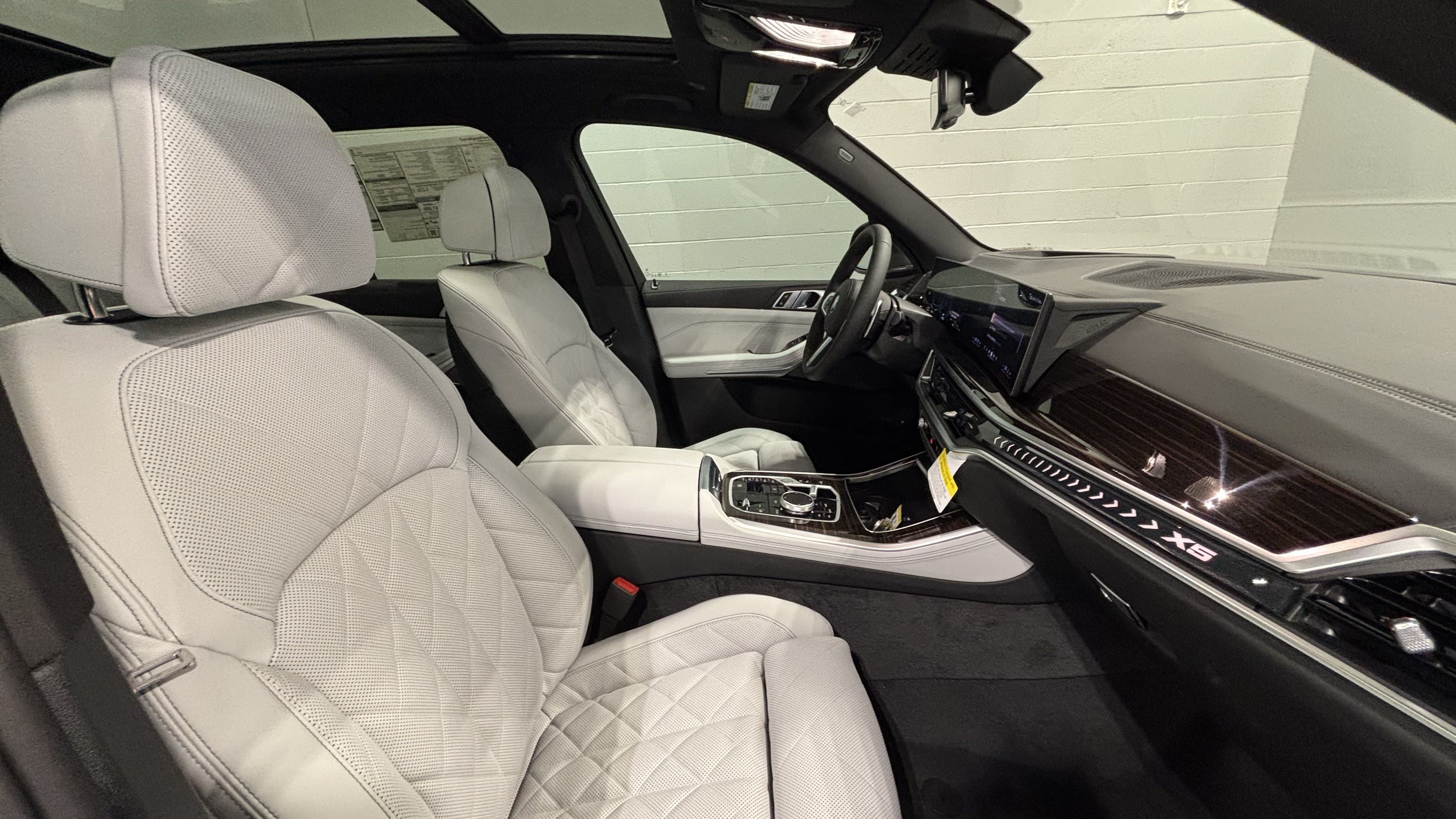 New 2026 BMW X5 xDrive50e w/ M Sport Package AWD/4WD image 24