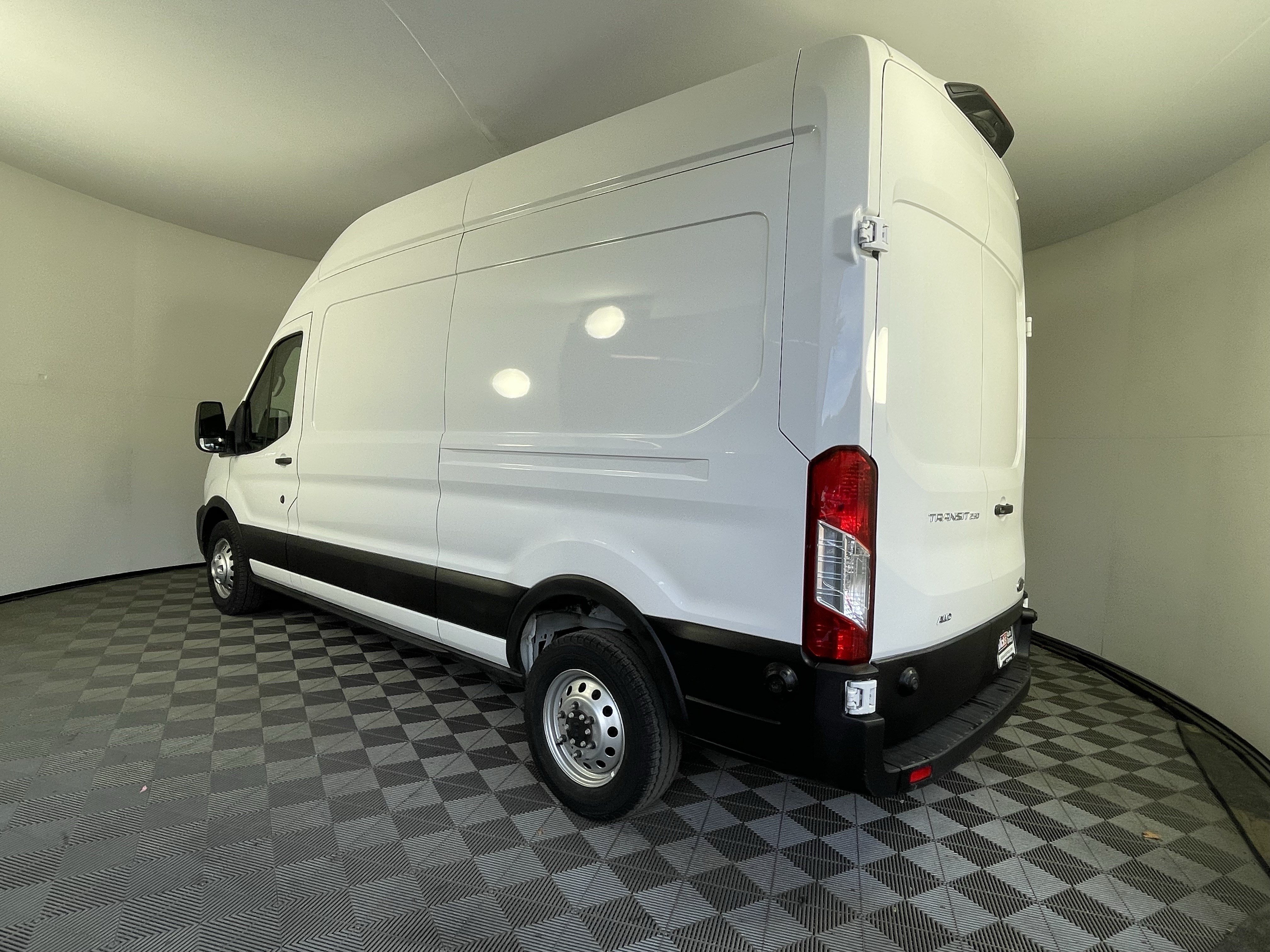 Used 2025 Ford Transit 250 148 High Roof AWD image 3