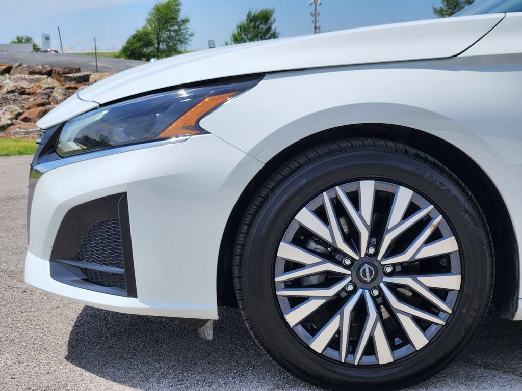 Used 2025 Nissan Altima 2.5 SV FWD image 9