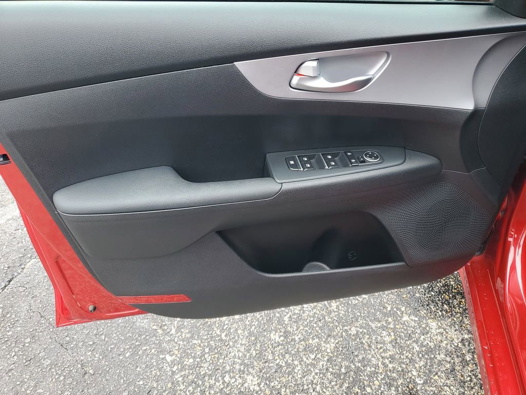 Used 2023 Kia Forte LXS image 8
