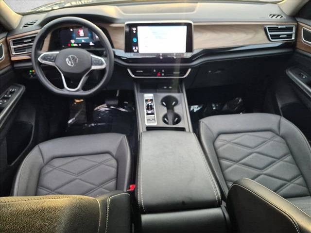 Used 2024 Volkswagen Atlas SE FWD image 17