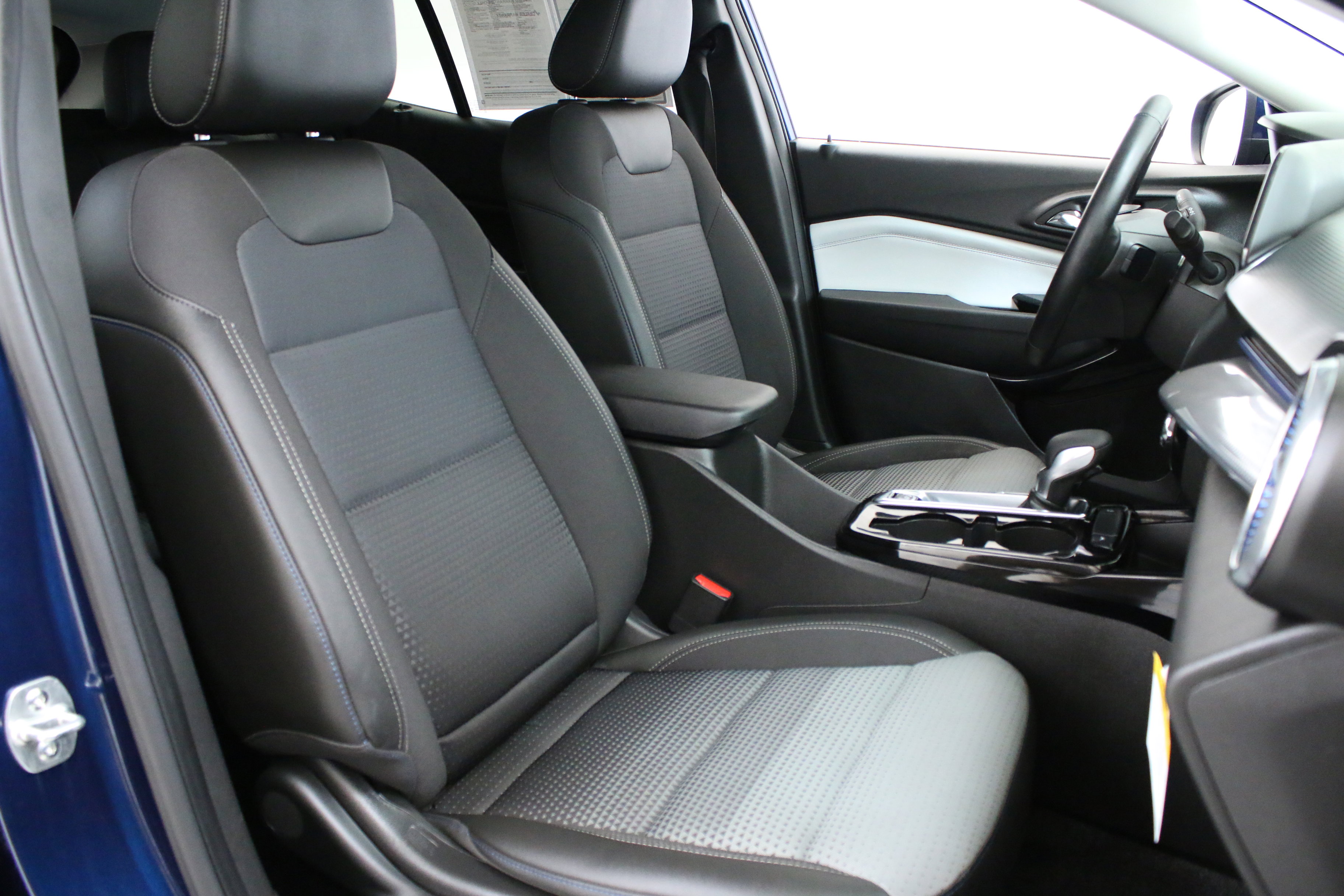 Used 2024 Chevrolet Trax LT w/ Driver Confidence Package FWD image 30
