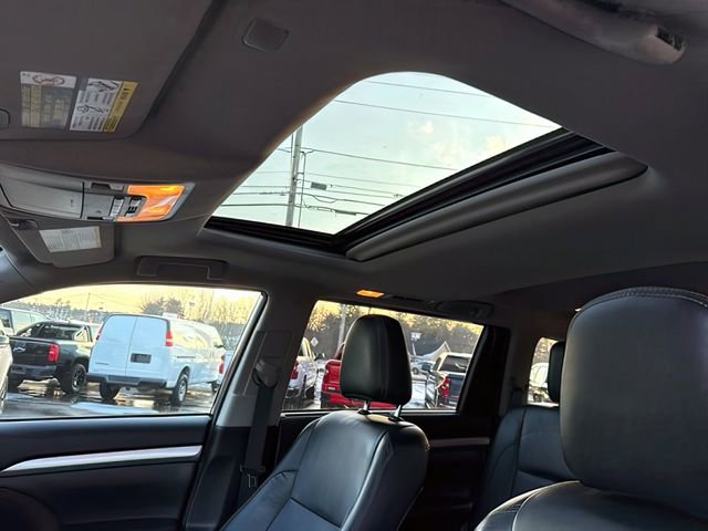 Used 2018 Toyota Highlander XLE image 17