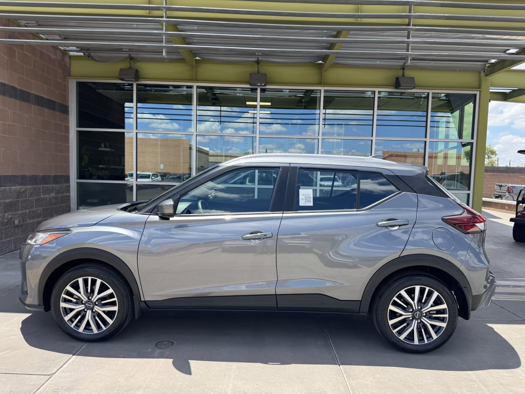 Used 2023 Nissan Kicks SV image 7