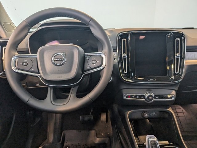 Used 2023 Volvo XC40 B5 Plus w/ Protection Package Premier image 15