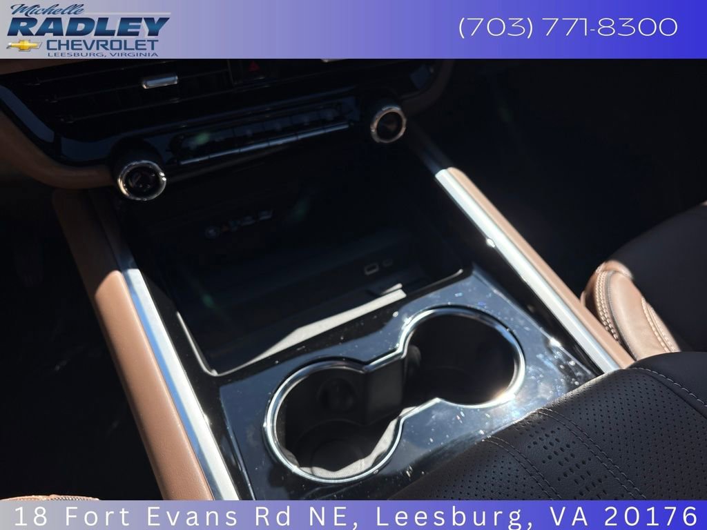 Used 2026 Chevrolet Suburban High Country AWD/4WD image 21