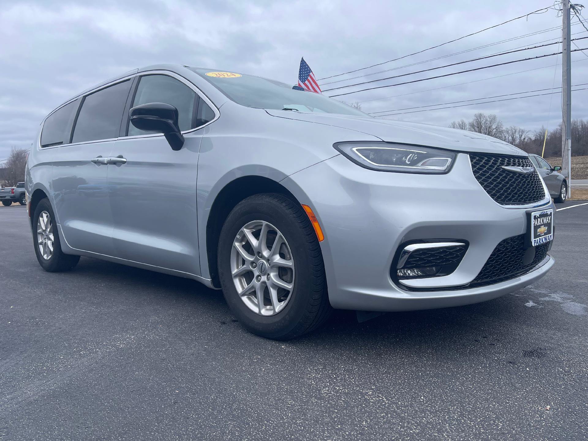 Used 2024 Chrysler Pacifica Touring-L