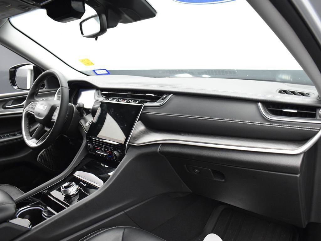 Used 2023 Jeep Grand Cherokee L Limited image 27