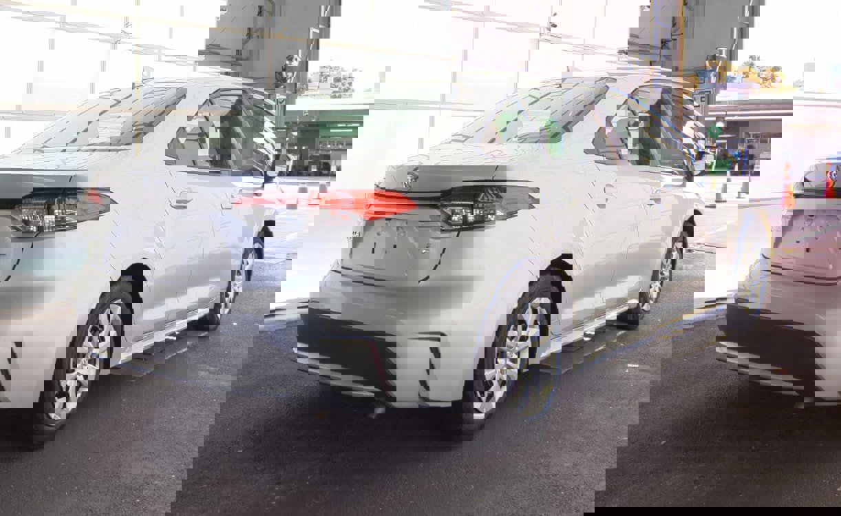 Used 2021 Toyota Corolla LE image 5