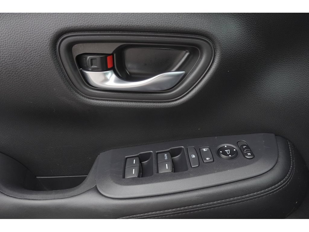 Used 2025 Honda HR-V LX image 11