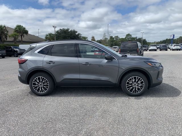 New 2026 Ford Escape SE w/ PHEV Premium Package image 3