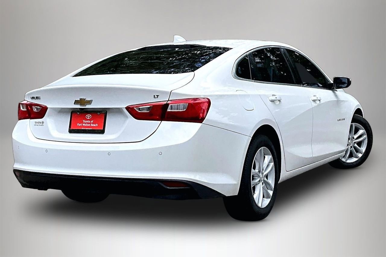 Used 2018 Chevrolet Malibu LT w/ Leather Package FWD image 5