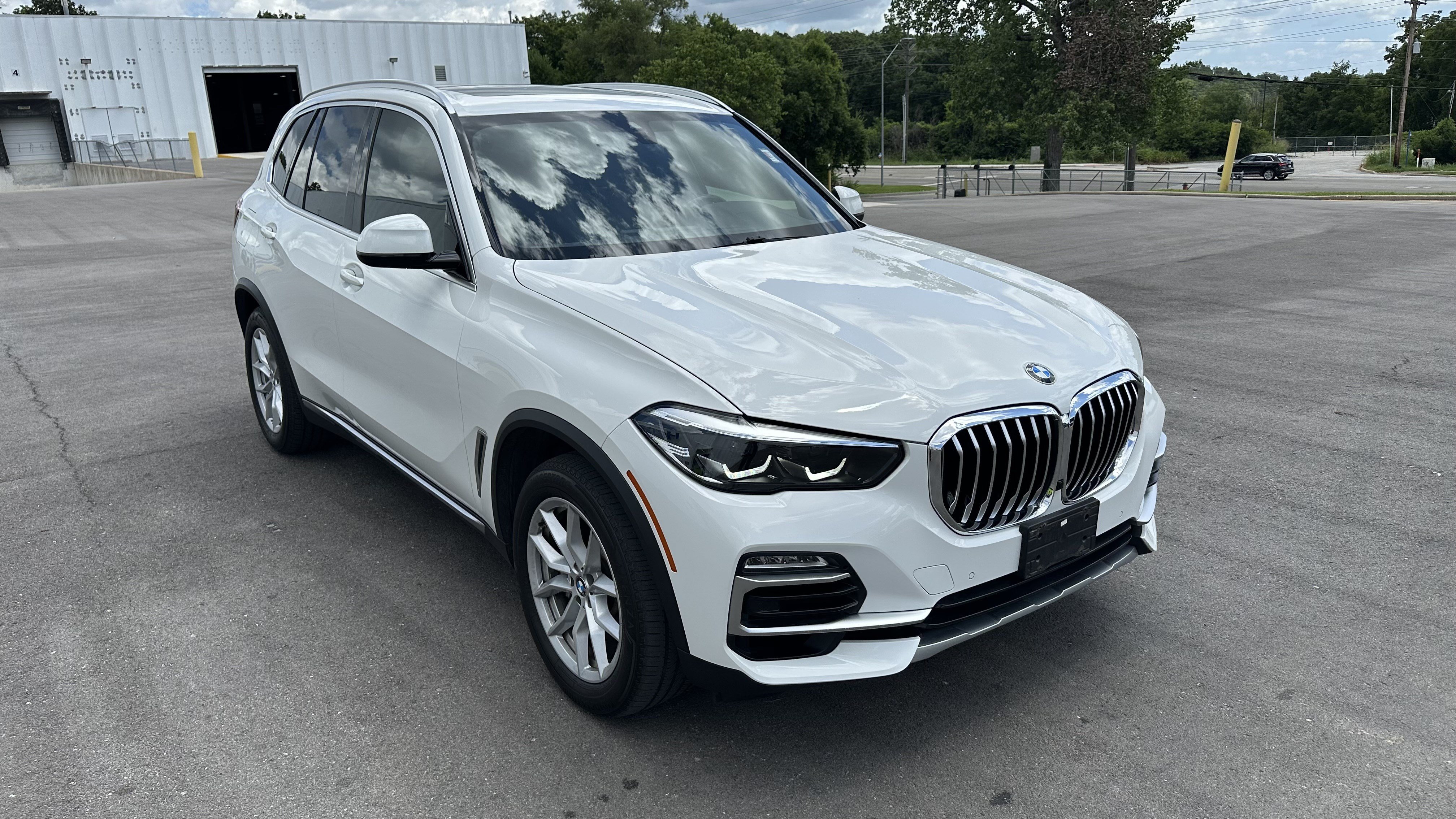 Used 2019 BMW X5 xDrive40i w/ Convenience Package AWD/4WD image 2