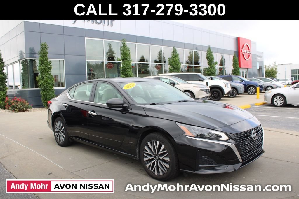 Used 2025 Nissan Altima 2.5 SV FWD image 1
