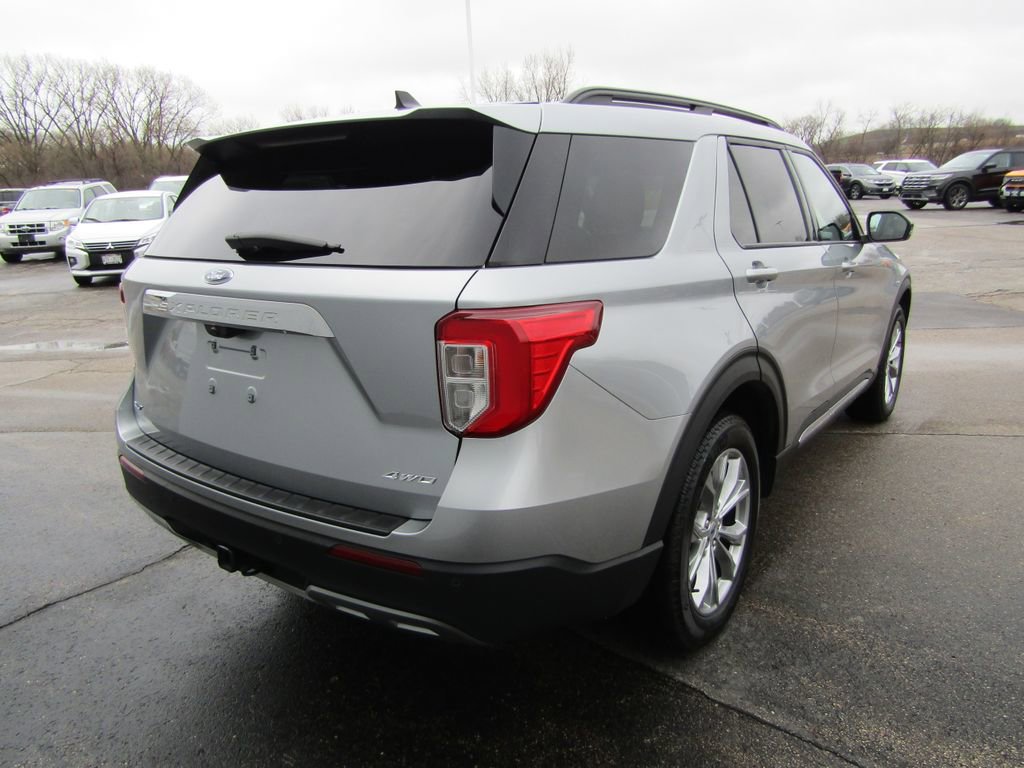 Used 2024 Ford Explorer XLT w/ Equipment Group 202A AWD/4WD image 8