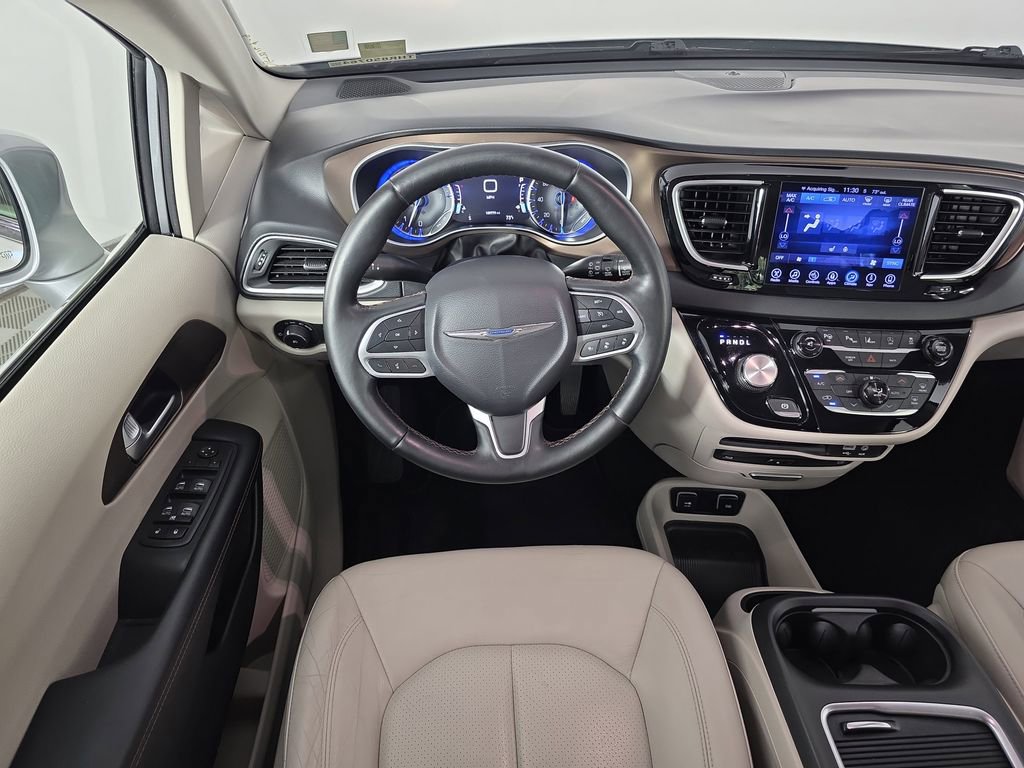 Used 2017 Chrysler Pacifica Touring-L Plus w/ Advanced Safetytec Group image 14