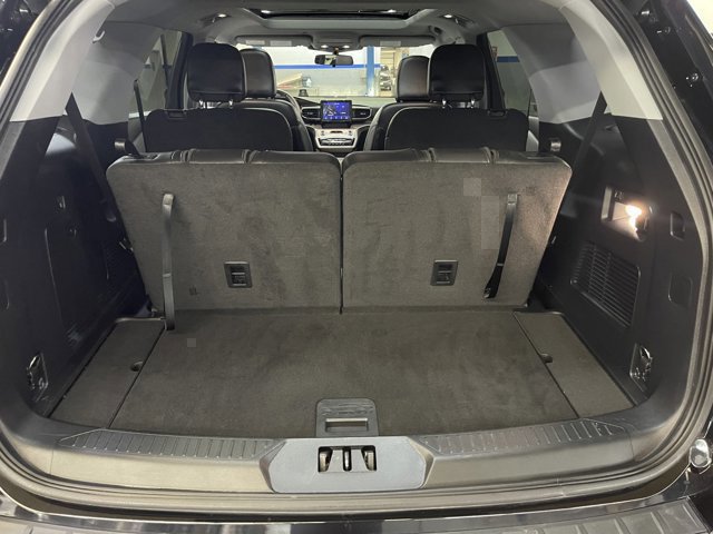 Used 2022 Ford Explorer XLT w/ Equipment Group 202A image 12