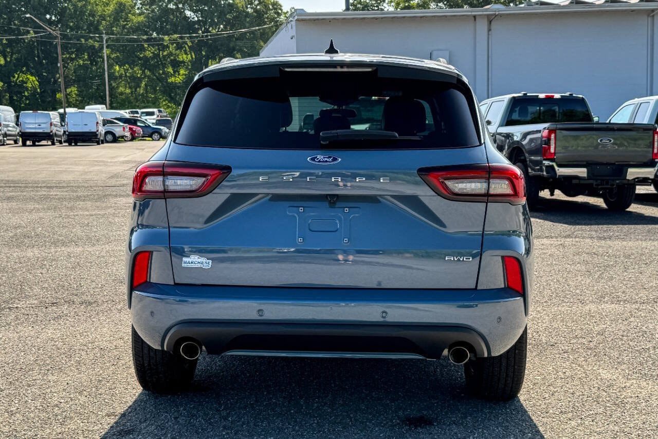 Used 2023 Ford Escape ST-Line w/ Tech Pack #1 AWD/4WD image 4