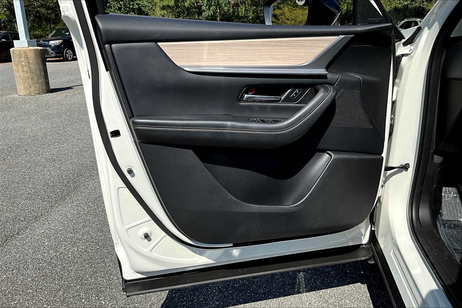 Used 2025 MAZDA CX-70 Plug-In Hybrid w/ Premium Pkg image 21