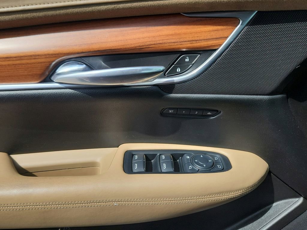 Used 2017 Cadillac XT5 Platinum image 14