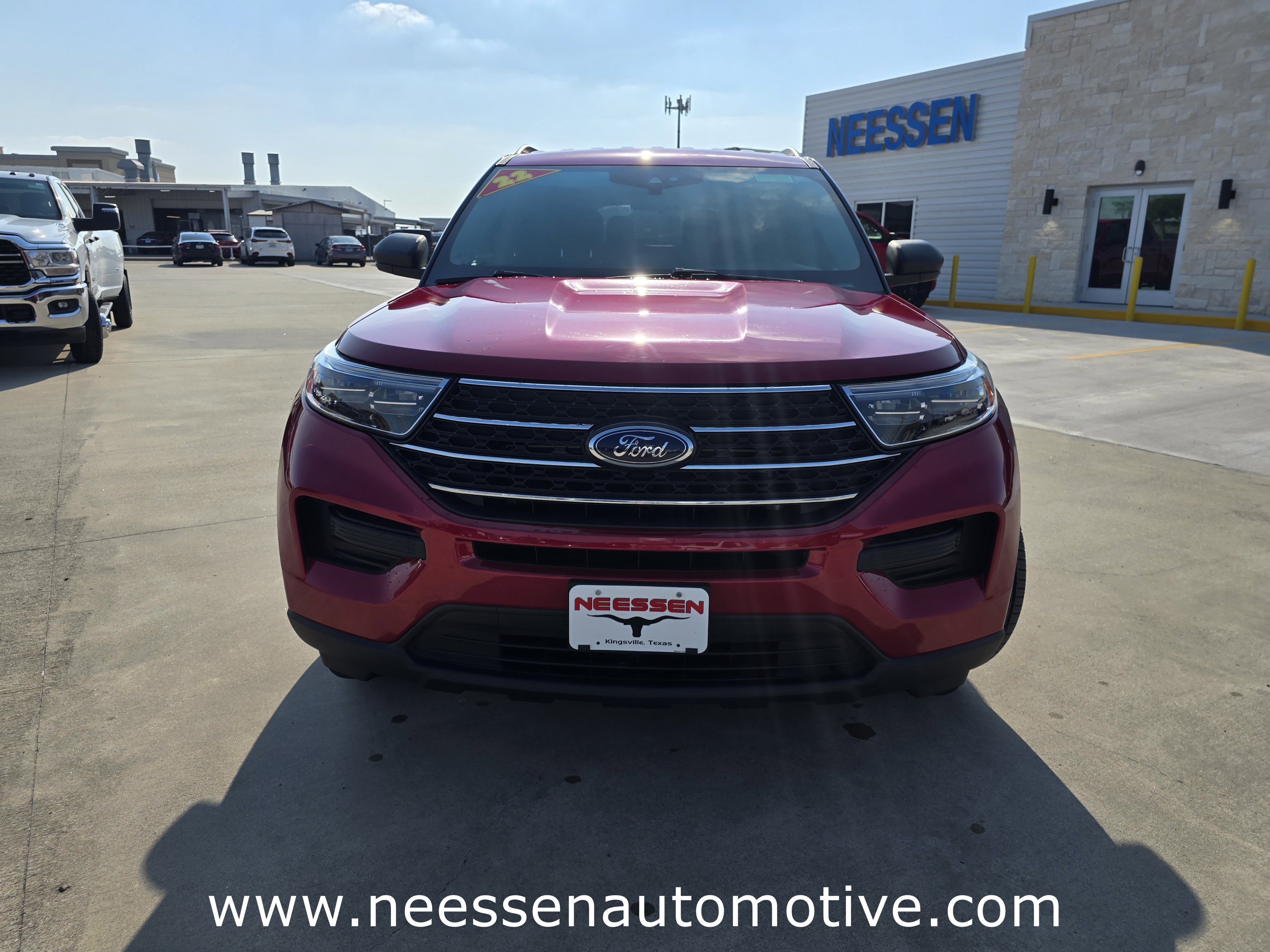 Used 2022 Ford Explorer XLT image 2