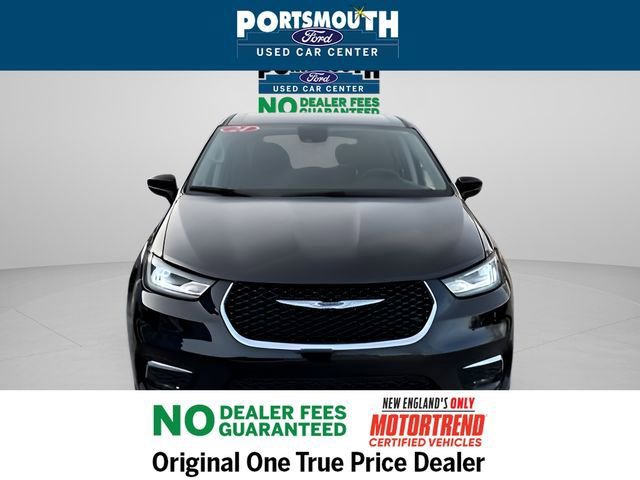 Used 2024 Chrysler Pacifica Touring-L image 9