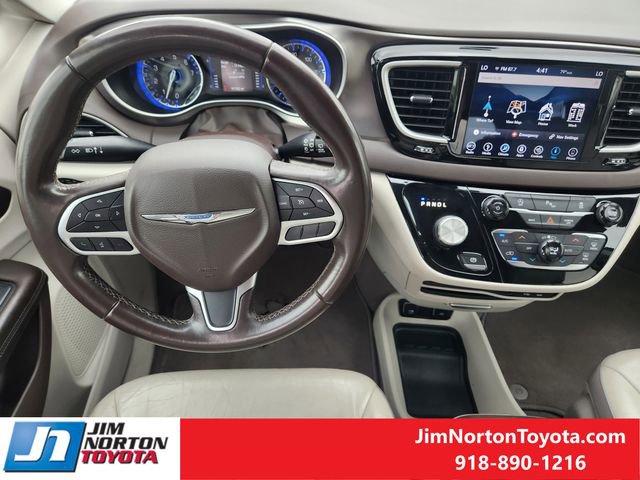 Used 2018 Chrysler Pacifica Touring-L image 26