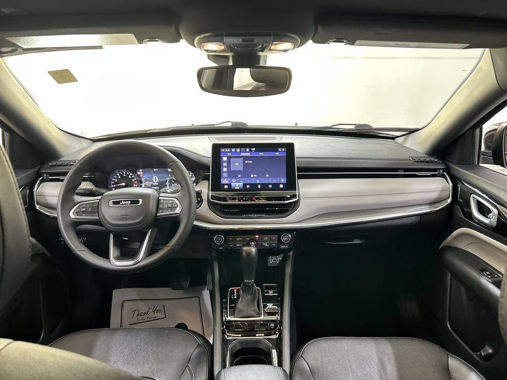 Used 2023 Jeep Compass Limited AWD/4WD image 16
