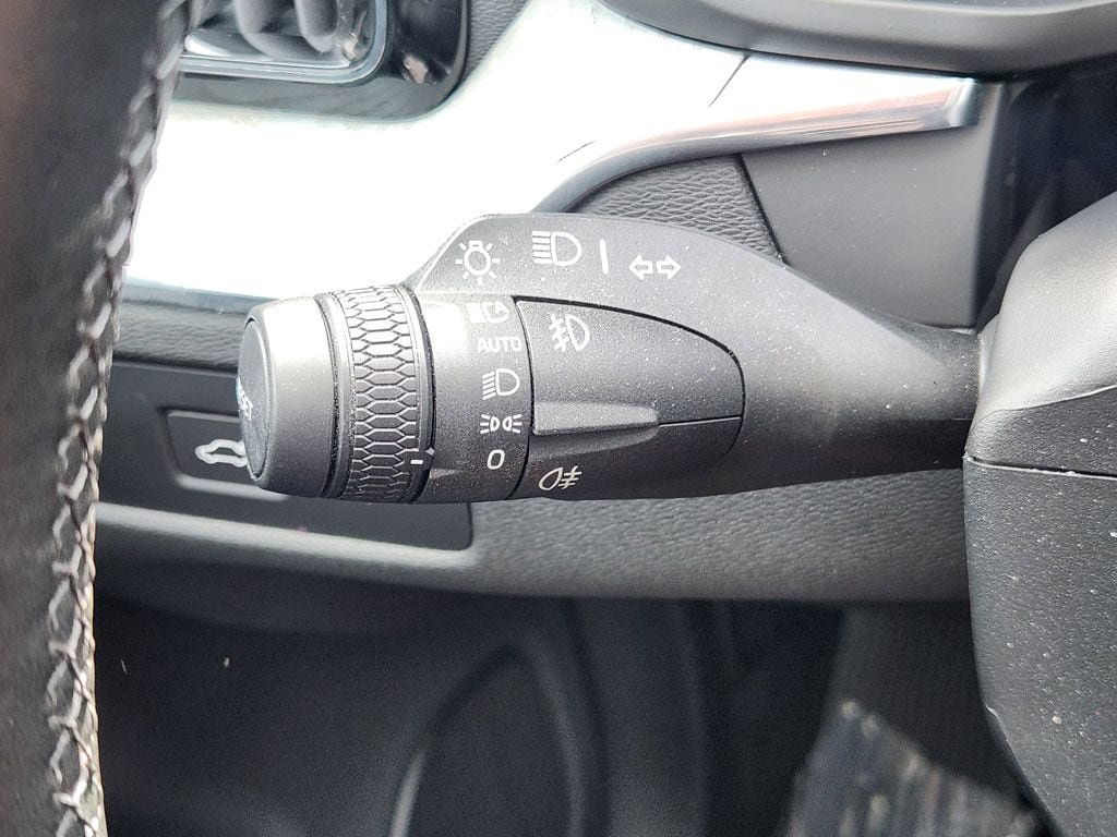 Certified 2025 Volvo XC60 B5 Plus AWD/4WD image 33