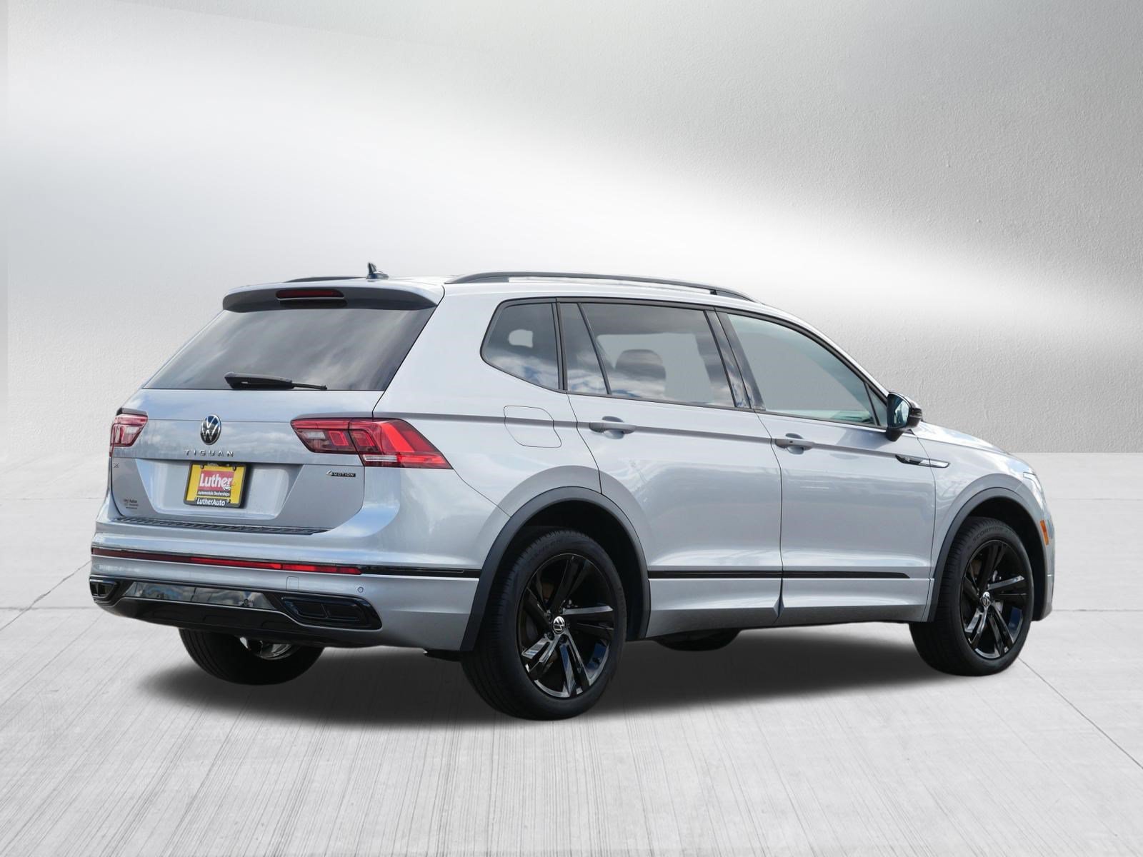 Used 2023 Volkswagen Tiguan SE R-Line AWD/4WD image 7