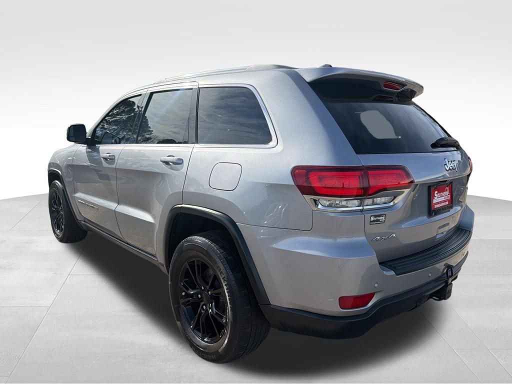 Used 2021 Jeep Grand Cherokee Laredo image 3