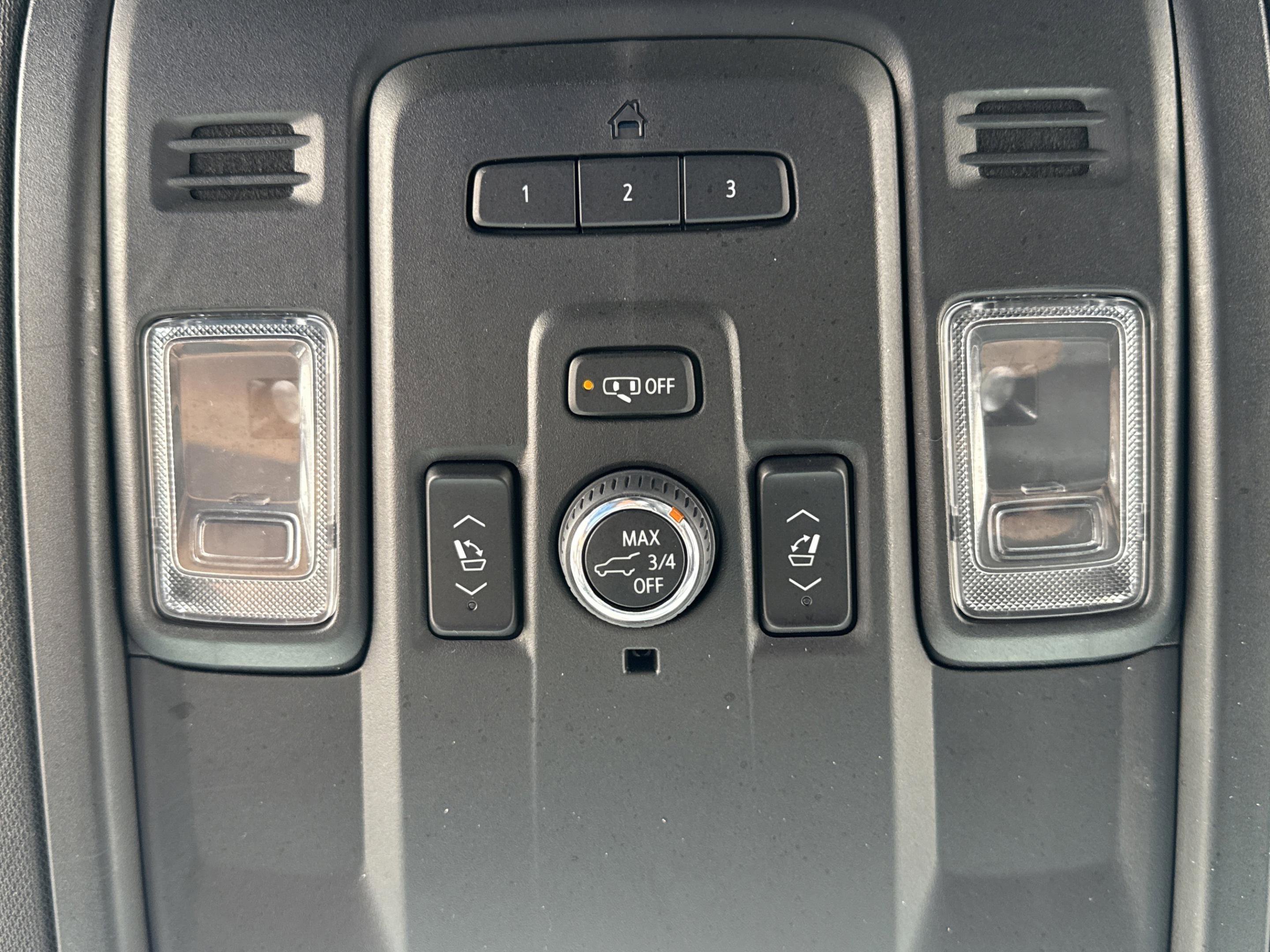 Used 2022 Chevrolet Tahoe Z71 w/ Luxury Package AWD/4WD image 17