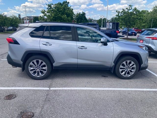Used 2019 Toyota RAV4 XLE Premium w/ Cold Weather Package AWD/4WD image 3