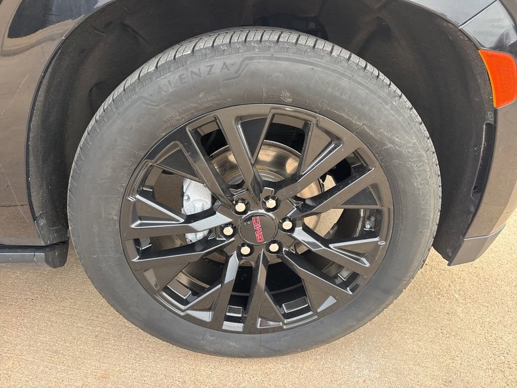 Used 2022 GMC Yukon XL Denali w/ Denali Premium Package image 12