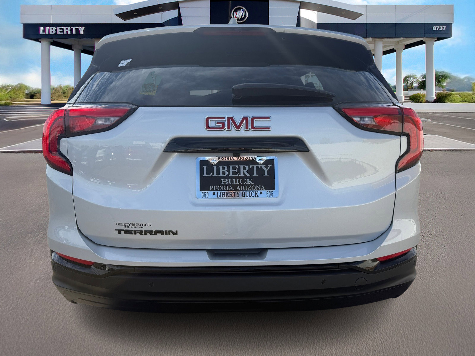 Used 2020 GMC Terrain SLE w/ Driver Convenience Package image 4