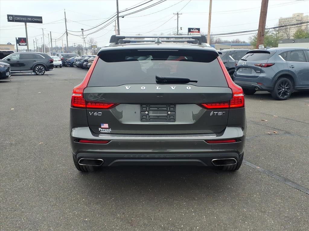Used 2021 Volvo V60 T5 Cross Country image 4