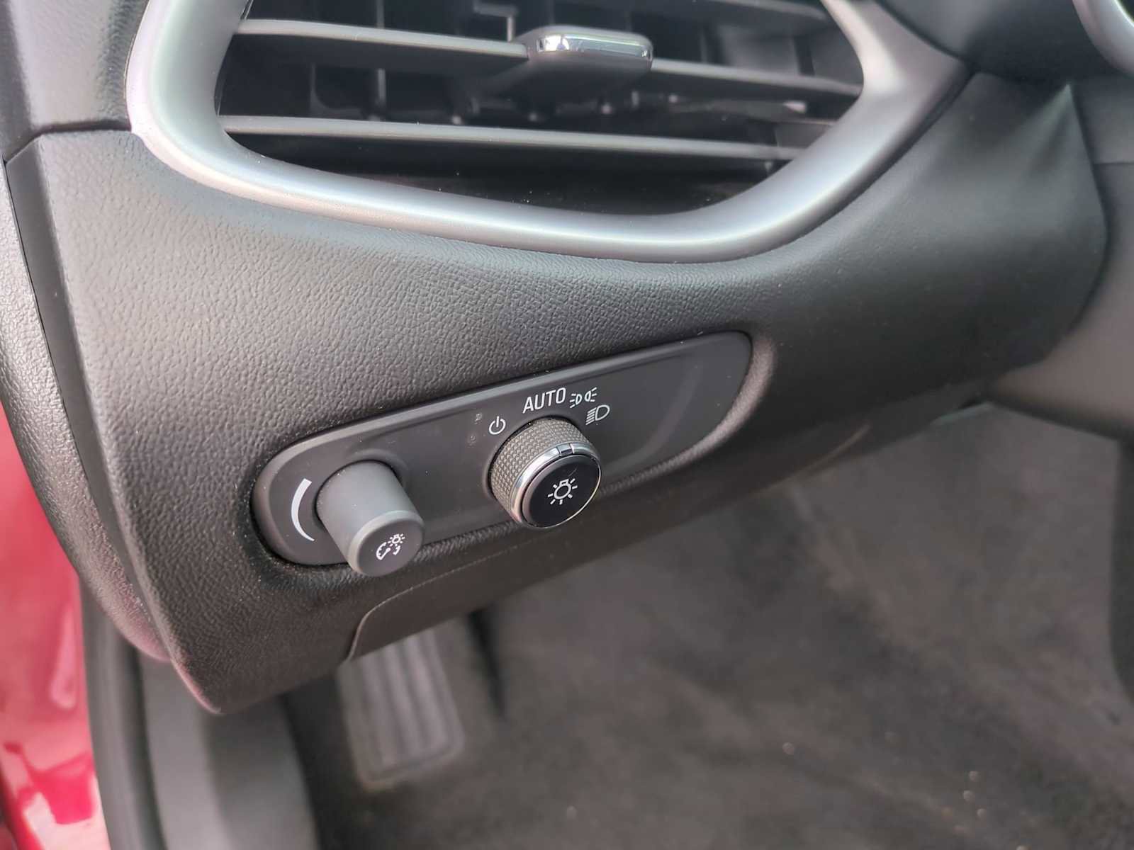 Used 2025 Chevrolet Malibu LT image 33