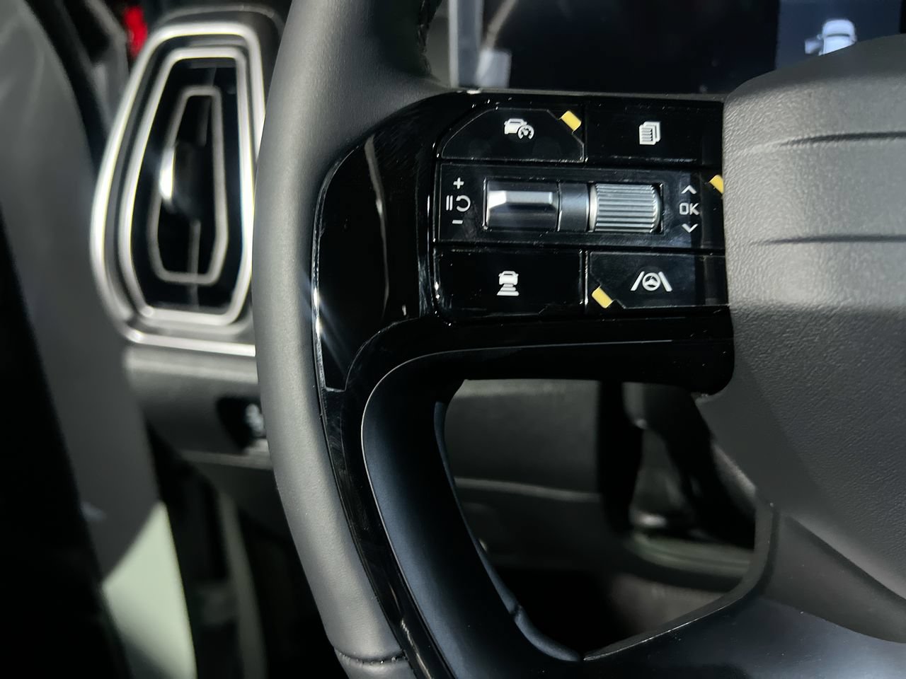New 2026 Kia Sorento S w/ S Panoramic Sunroof Package FWD image 17