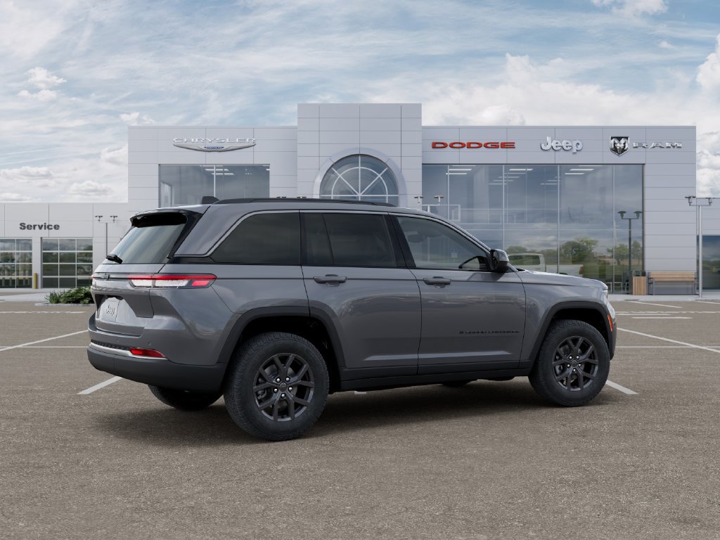 New 2027 Jeep Grand Cherokee Altitude RWD image 4