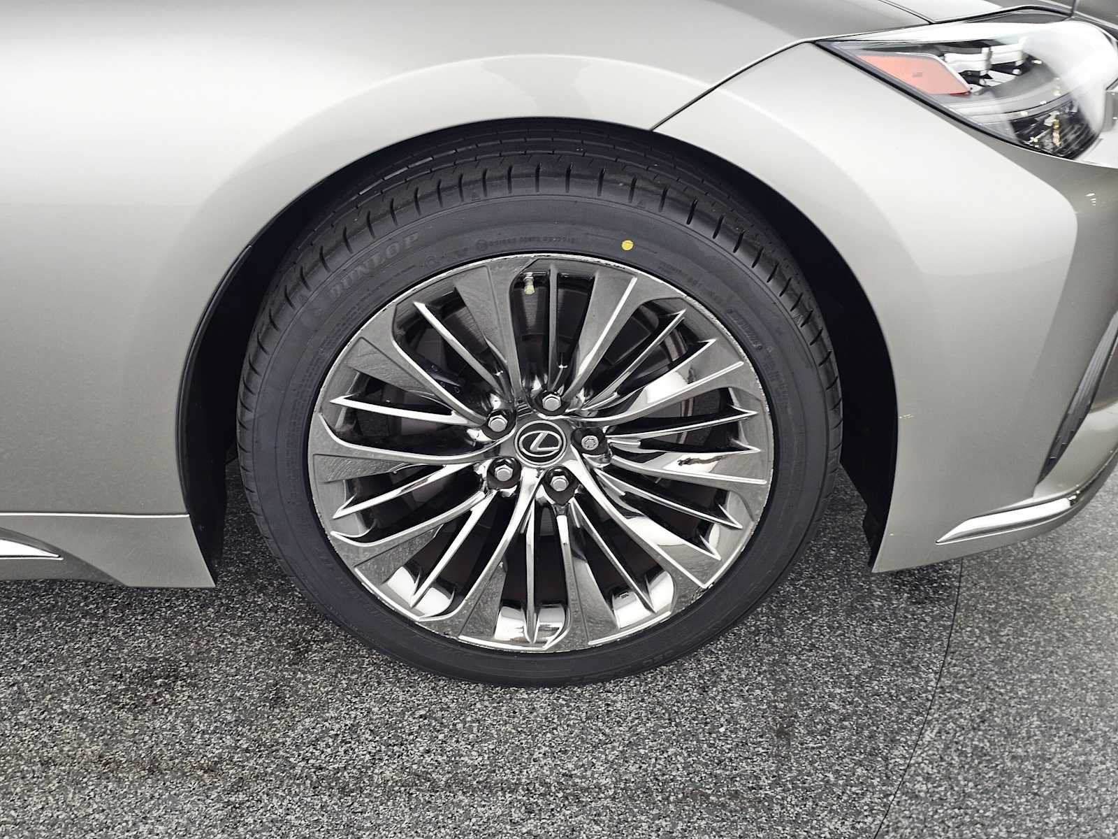 Certified 2021 Lexus LS 500 w/ Accessory Package (Z1) RWD image 9