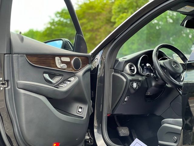Used 2019 Mercedes-Benz GLC 300 4MATIC image 9