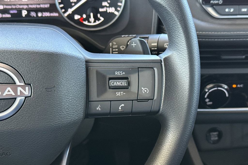 Used 2025 Nissan Rogue S AWD/4WD image 34