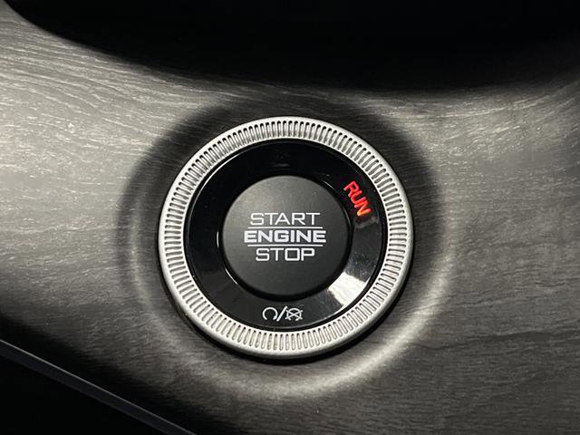 Used 2022 Jeep Grand Cherokee Limited image 23