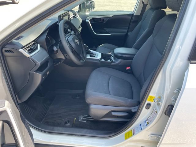 Used 2021 Toyota RAV4 LE AWD/4WD image 9