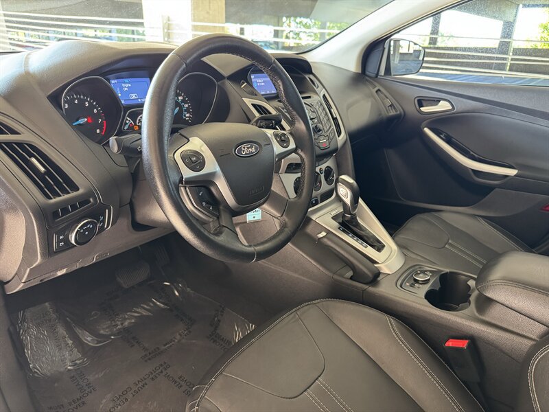 Used 2014 Ford Focus SE w/ Equipment Group 201A FWD image 10
