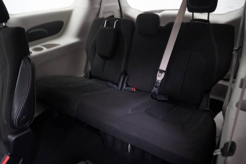Used 2023 Chrysler Voyager LX image 18
