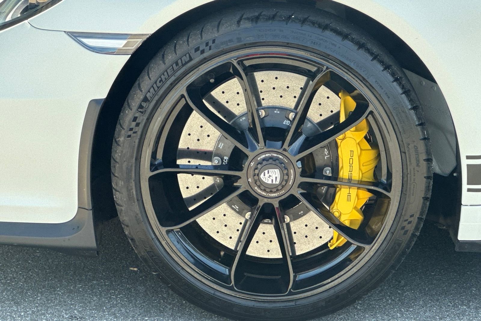 Certified 2016 Porsche 911 R RWD image 42