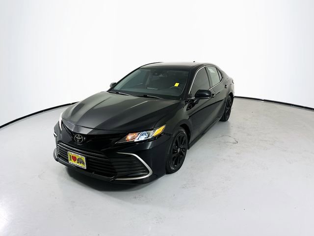 Used 2023 Toyota Camry LE FWD image 5